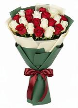 Букет Микс из красных и белых роз в Родниках Ивановской области