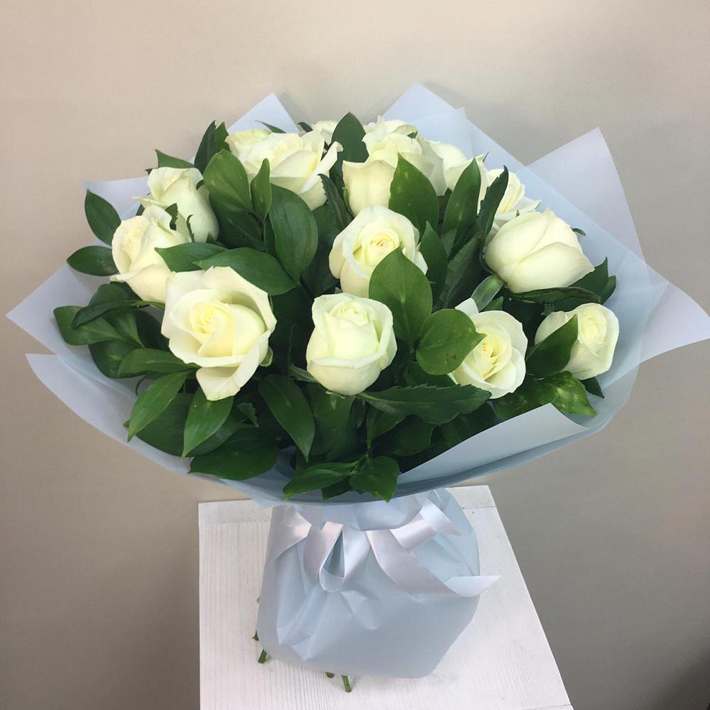 Букет 15 Белых роз Проуд в Родниках Ивановской области