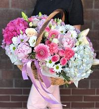 Композиция солнечный день в Родниках Ивановской области Цветочная композиция из Розы, Хризантемы, Пионы и Лизиантусы в корзине в Родниках Ивановской области
