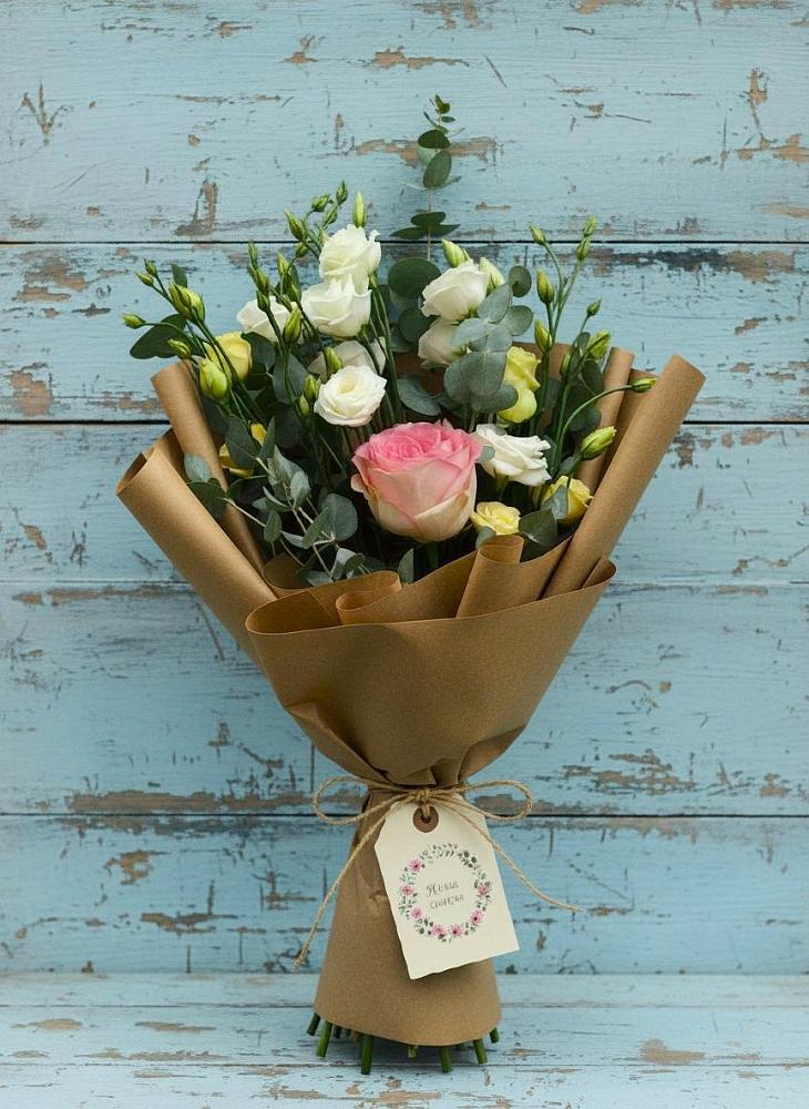 Букет цветов из: Розы и Лизиантусы в Родниках Ивановской области