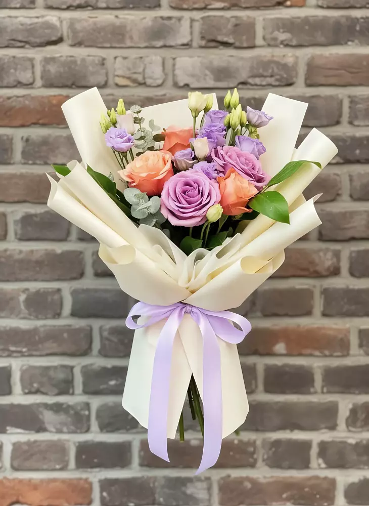 Букет цветов из: Лизиантусы и Розы в Родниках Ивановской области