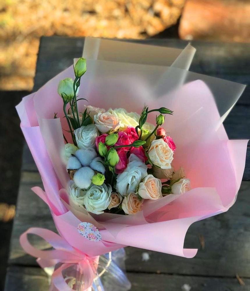 Букет цветов из: Розы и Лизиантусы в Родниках Ивановской области