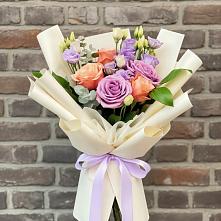 Букет цветов из:  Лизиантусы и Розы в Родниках Ивановской области