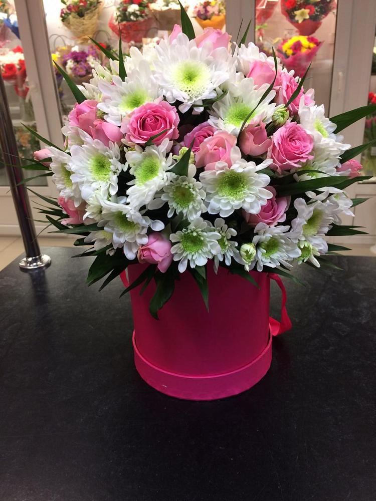 Цветочная композиция из Розы и Хризантемы в шляпной коробке в Родниках Ивановской области